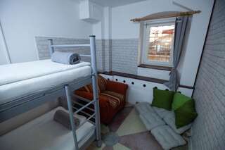 Хостелы Oradea Central Hostel Орадя Кровать в общем номере с 4 кроватями-3